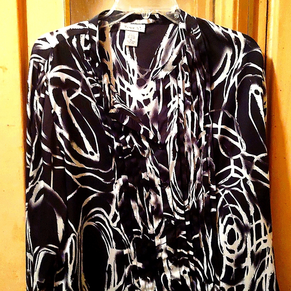 Ladies Black and White Long Sleeve Swirl Patterned Blouse